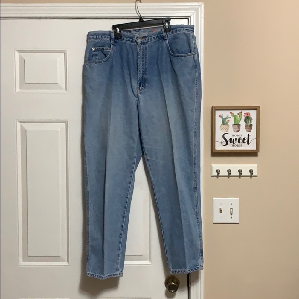 Vintage High-Waisted Jeans - Picture 3 of 5